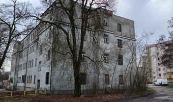 Opuszczony szpital psychiatryczny/szkoła