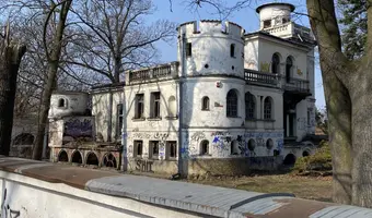 Opuszczona restauracja Baszta (willa z XIX wieku)