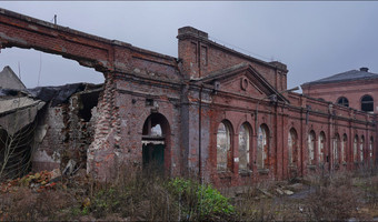 Ogromna fabryka włókiennicza,