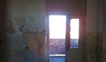 Jeden z opuszczonych budynków w byłych prudnickich koszarach, Prudnik,