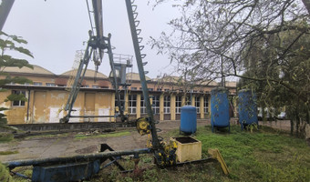 Opuszczone lokomotywy manewrowe.