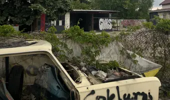 Opuszczony serwis samochodowy + dom