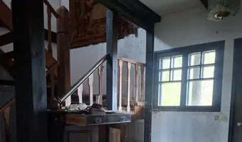 dwa opuszczone domki