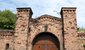Zabytkowy fort - mewi szaniec, gdańsk