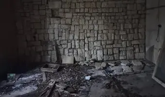 Stary dom w środku lasu