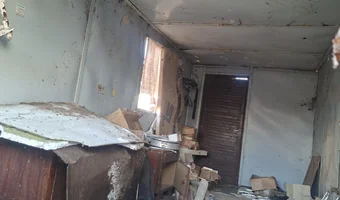 Opuszczony domek działkowy - zdjęcie 2/4