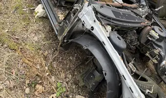 Opuszczony mechanik samochodowy - zdjęcie 3/4