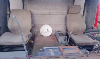 Opuszczony pickup przy anilanie, Łódź - zdjęcie 3/4