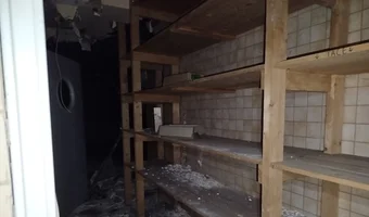 Pozostałości restauracji w sercu parku