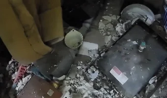 Opuszczony dom z pozostałościami