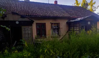 Opuszczony dom z bronią