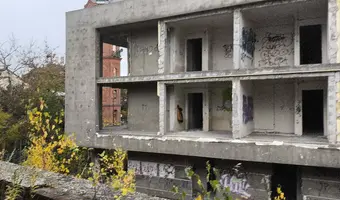 Mazowieckie, Płock - niedokonczony budynek oraz stare ruiny innego = 2w1