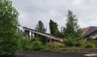 Hala targowa na skraju parku Śląskiego - zdjęcie 2/4