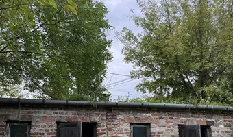 Budynek z szopą