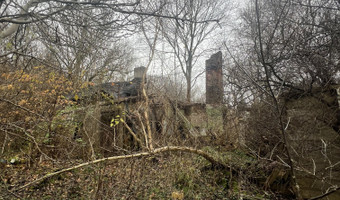 Ruiny domu i gospodarstwa