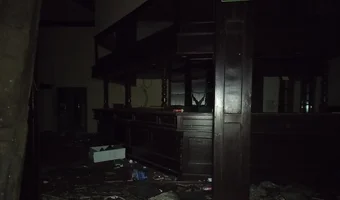 Pozostałości restauracji w sercu parku