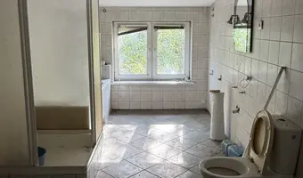 Opuszczony komis