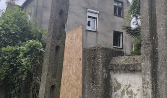 Opuszczona kamienica.