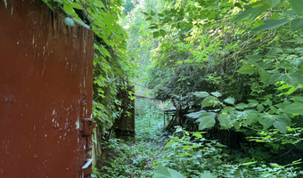 Mały opuszczony domek