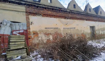 Opuszczone hale i budynek