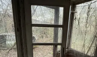 Opuszczony dom z samochodami - photo 2/4