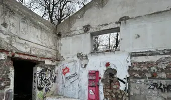 Opuszczona baza paliwowa