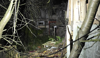 Małe opuszczone gospodarstwo,