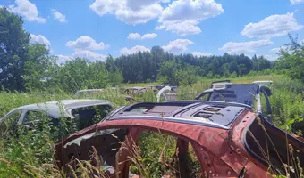 Cmentarzysko rozkradzionych( karoserii) samochodów - photo 5/13