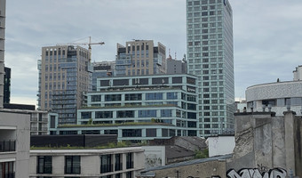 Duży blok mieszkalny, warszawa