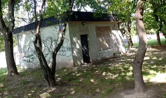 Opuszczony Domek za blokiem