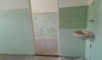 Opuszczona przychodnia wojskowa. - photo 2/4