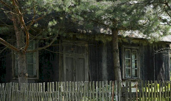 Opuszczone gospodarstwo - dom i stodoła, Grabniak,