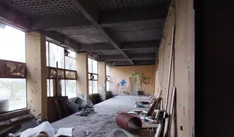 Hale targowe i biurowiec - zdjęcie 2/4