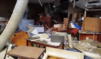 Hale targowe i biurowiec