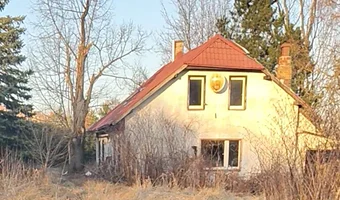 Opuszczony dom w zaroślach