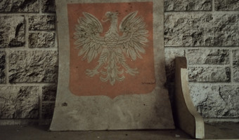 Opuszczony dom ze stodołą