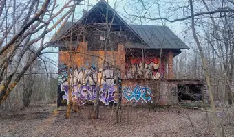 Niedokończona willa obok lotniska - photo 2/4