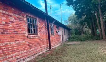 Opuszczona zabytkowa remiza OSP