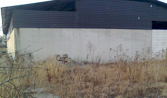 Opuszczony niedokończony dom z halą., Rzgów,