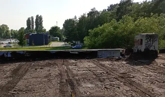 Opuszczony dom w stanie surowym