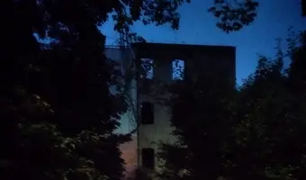 Opuszczony duży budynek