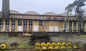 Opuszczone lokomotywy manewrowe.