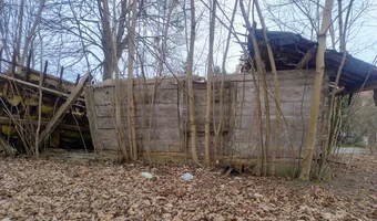 Gospodarstwo i zniszczony domek - zdjęcie 3/4