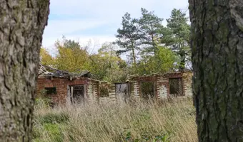 Ruiny domu i stodoły