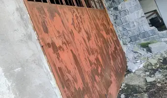 Opuszczony budynek - zdjęcie 2/4