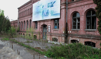 Ogromna fabryka włókiennicza,