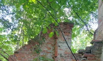 Ruiny dawnego pensjonatu - wyspa Herta