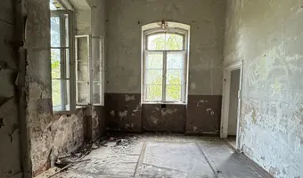 O p u s z c z o n y d w o r z e c k o l e j o w y- l u b a w k a(niem. liebau) - zdjęcie 3/4