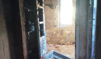 Dwupiętrowy opuszczony dom w Trzebini na Osiedlu Widokowym