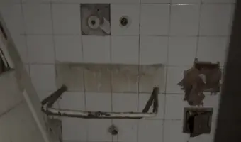 Dom obok warsztatu samochodowego